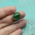 элегантное кольцо с зеленым камнем - хризопраз