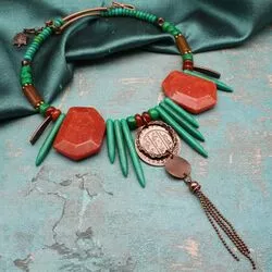 Этническое ожерелье с зеленой бирюзой