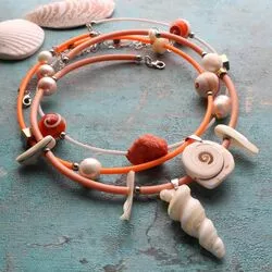 Многослойное ожерелье из коралла, натурального жемчуга, ракушек и перламутра