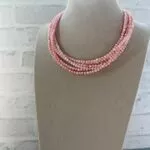 Ожерелье с розовыми камнями - перламутр