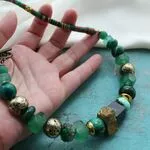 Ожерелье в этническом стиле с зелеными камнями - хризопраз, агат, кварц
