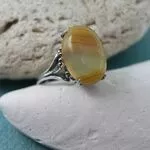Элегантное кольцо с желтым агатом