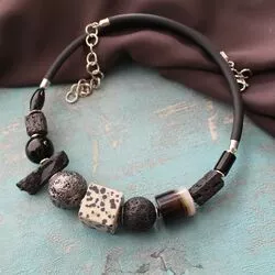 Ожерелье чокер из черного турмалина, агата, яшмы, туфа