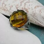 Кольцо с натуральным янтарем