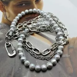 Ожерелье из серого жемчуга и цепей