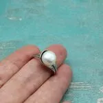 Кольцо с крупным жемчугом