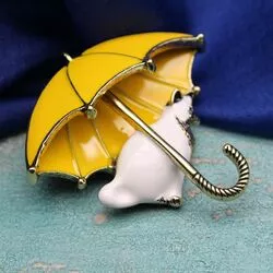 Брошь котик под зонтиком