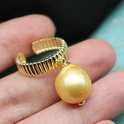 Стильное кольцо с барочным жемчугом