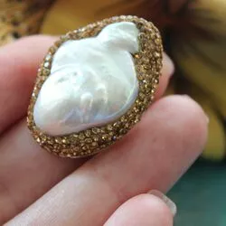 Крупное кольцо с барочным жемчугом