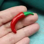 Брошь перчик чили