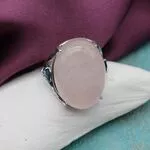 Кольцо с крупным розовым кварцем