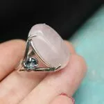 Стильное кольцо с камнями