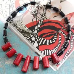 Чокер с крупным кораллом