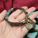 Браслет из кожи в этностиле
