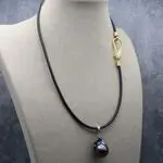 Колье чокер с черной барочной жемчужиной