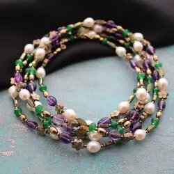 Длинное ожерелье из самоцветов