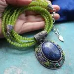 Стильное ожеререлье из натуральных камней