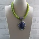 Ожерелья из натуральных камней с подвесками