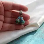 Стильные серьги с голубыми камнями