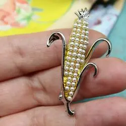 Брошь кукуруза с жемчугом