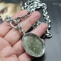 Стильное колье с цепью и медальоном
