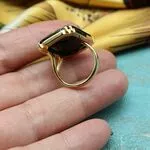 Необычное кольцо с кристаллом