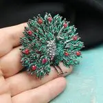 Брошь с зелеными стразами в виде роскошного павлина