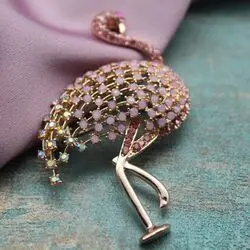 Брошь в виде фламинго