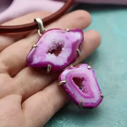 Подвеска с розовой друзой