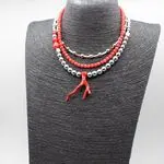 Стильные чокеры с подвесками