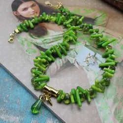 Чокер зеленый с кораллом