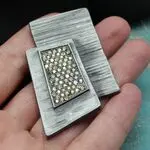 Брошь в геометрическом стиле