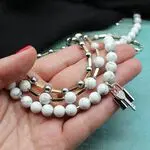 Стильные украшения с белыми камнями