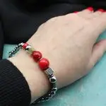 Браслет с кораллом и гематитом
