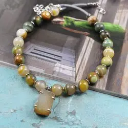 Колье с зеленым агатом