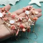 Эффектные украшения с розовыми камнями - коралл, перламутр, жемчуг