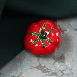 Брошь в виде красного томата
