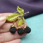 Брошь спелая ежевика