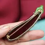 Брошь в виде баклажана