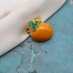 Брошь в виде тыквы