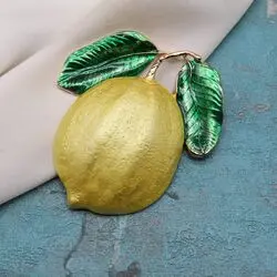 Брошь на магните лимон