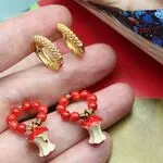 Серьги с красными подвесками