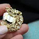 Брошь ручной работы с жемчугом