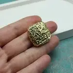 Крупные золотые кольца - модный тренд