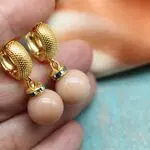 Необычные женственные серьги с розовым камнем